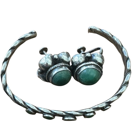 1940's Vintage Mexican Silver Earrings and Bracelet with Jade Cabochons - Picture 2 of 9